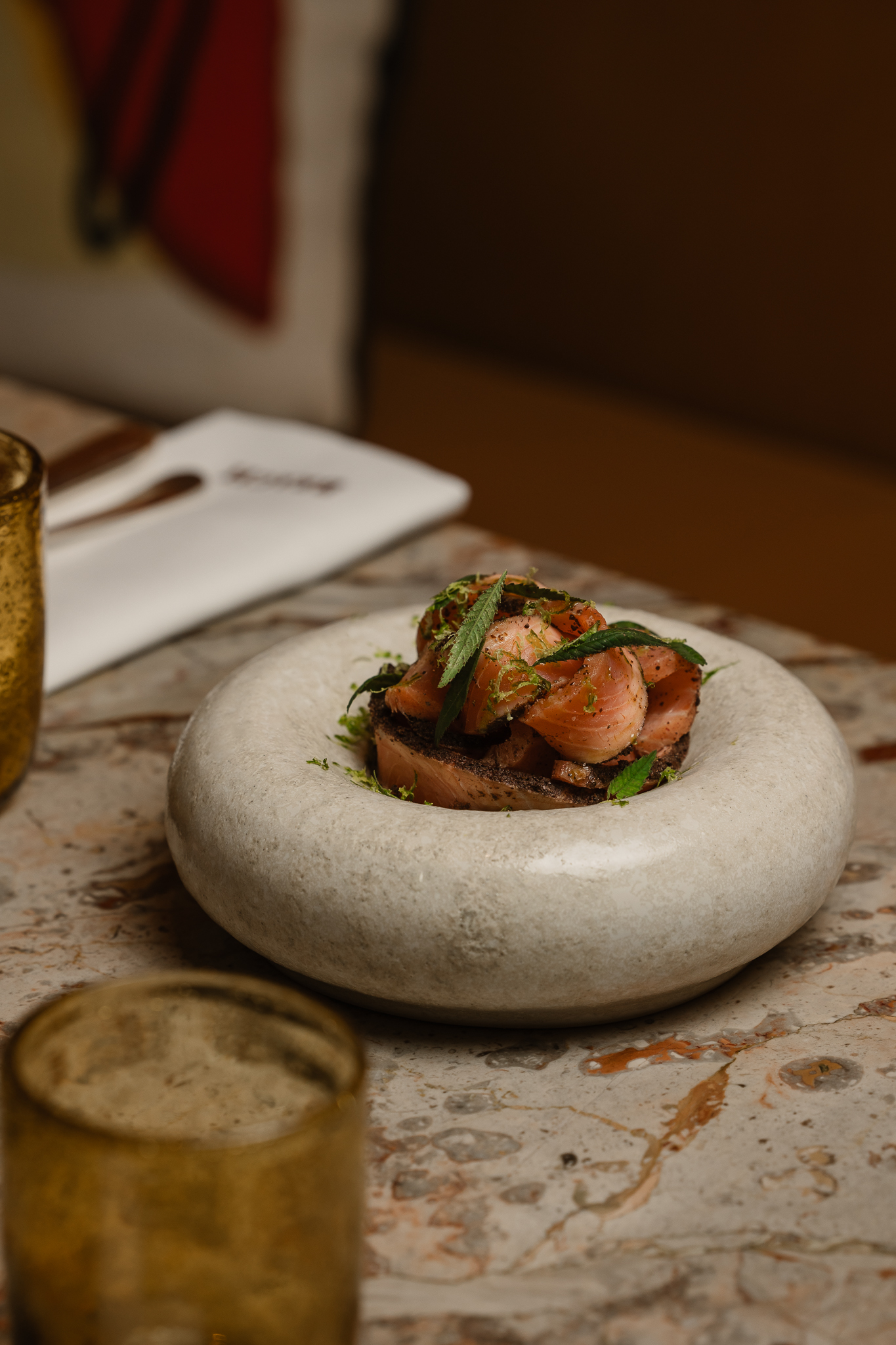 Brach Restaurant Saumon marine au sumac stracciatella et huile de menthe ©NolwennPernin